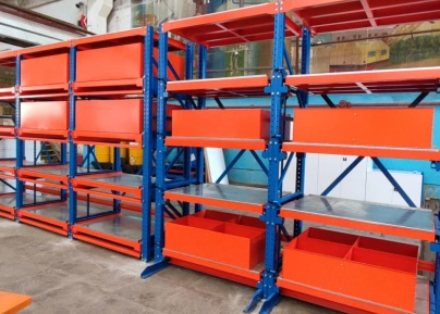 Стеллаж с выдвижными полками для металлических ящиков