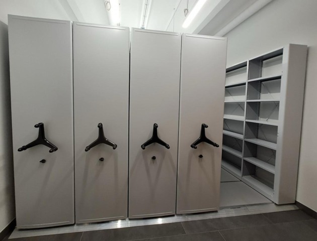 Передвижные стеллажи с механическим управлением