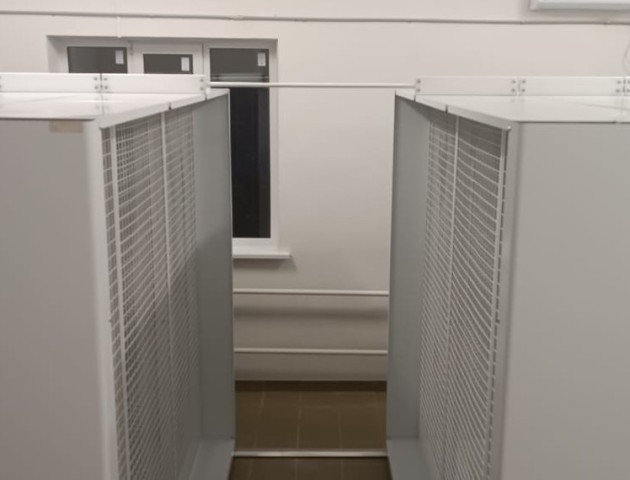 Стеллажи с сетками для картин