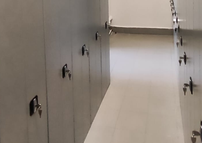 Стеллажи с дверями и замками для защиты коллекции